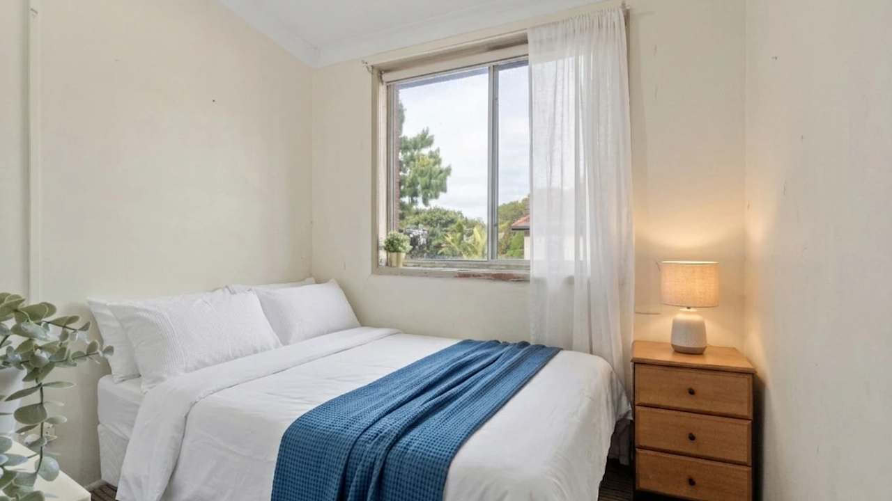 Furnished room in a share house