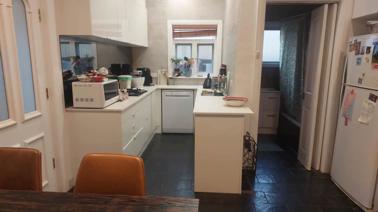 Room in a share house
