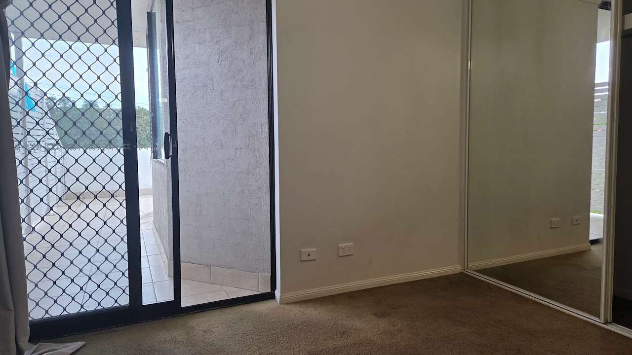 Unfurnished room with ensuite in a flatshare