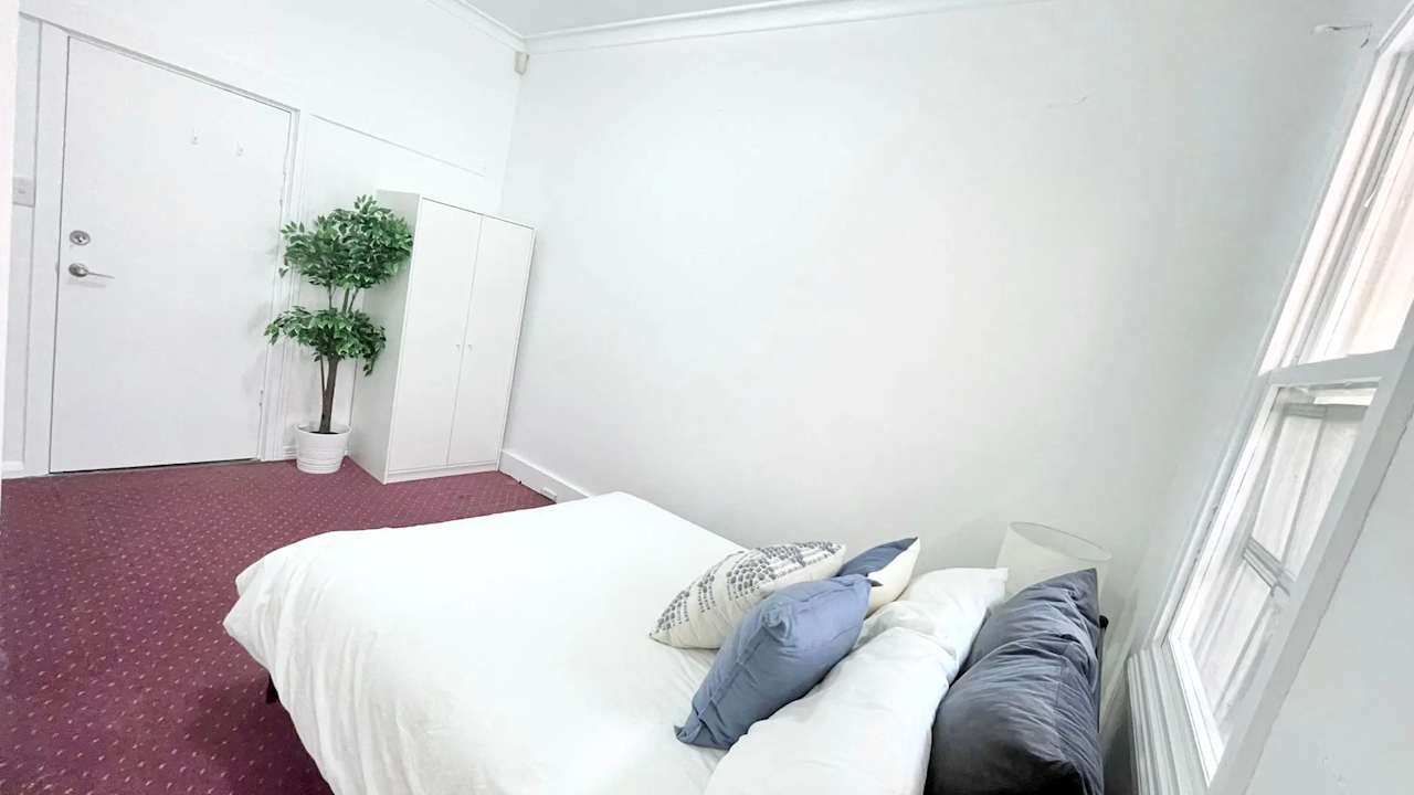 Room in a share house