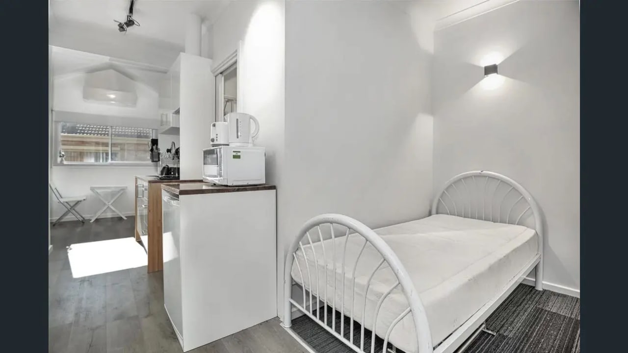 Furnished room with ensuite in a flatshare