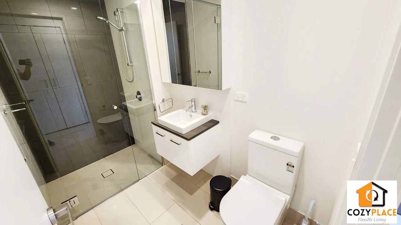 Furnished room with ensuite in a flatshare