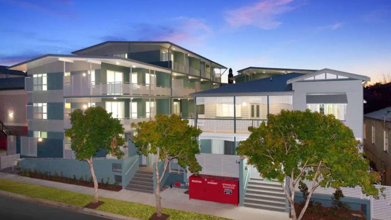 Whole property with 2 rooms for rent