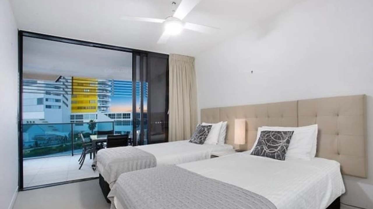 Furnished room with ensuite in a flatshare