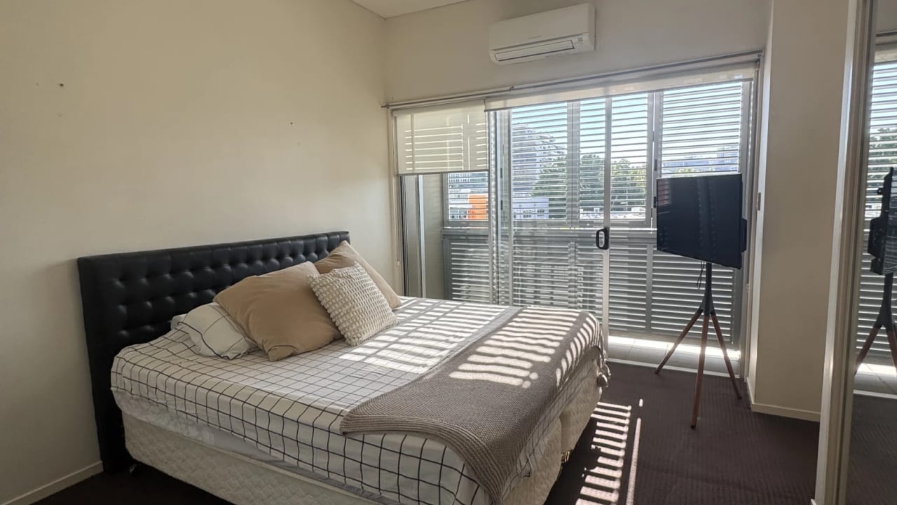 Furnished room with ensuite in a flatshare
