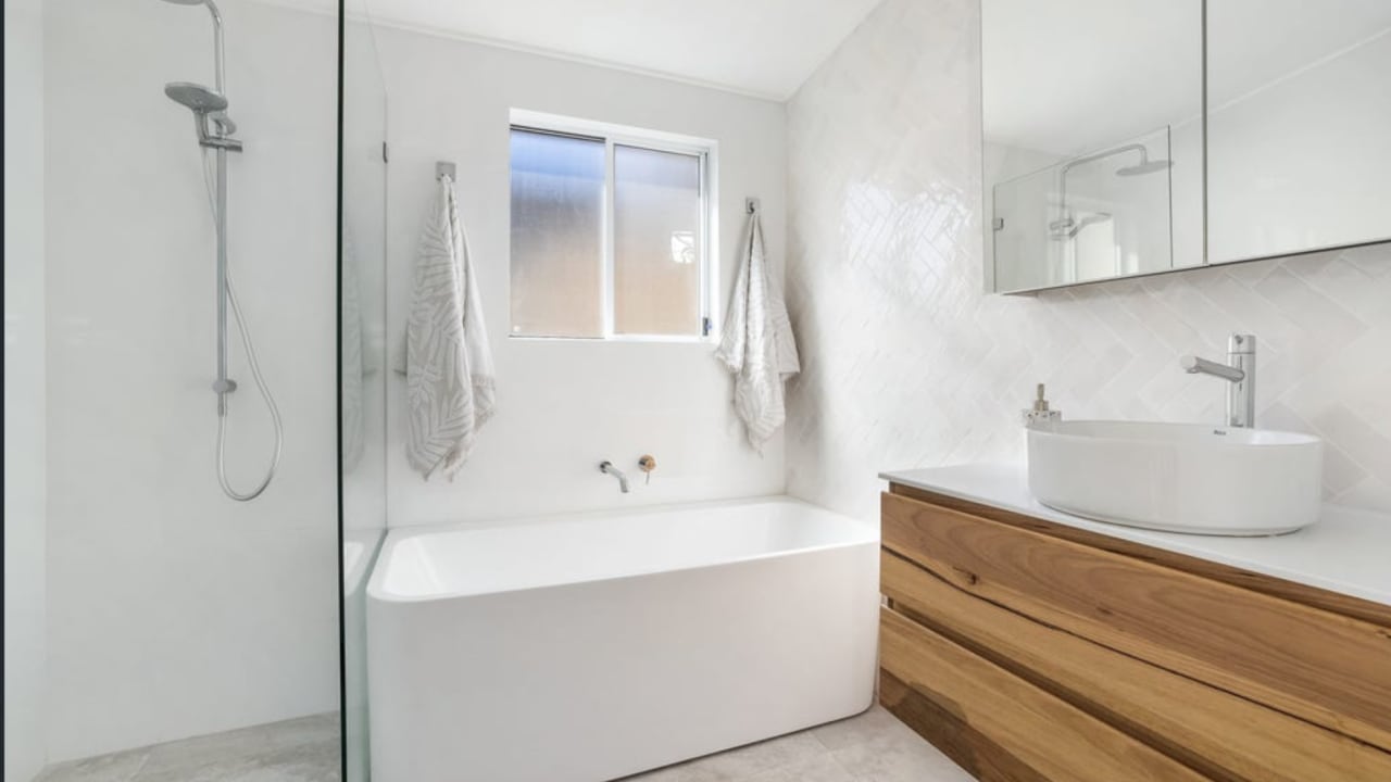 Whole property with 2 rooms for rent
