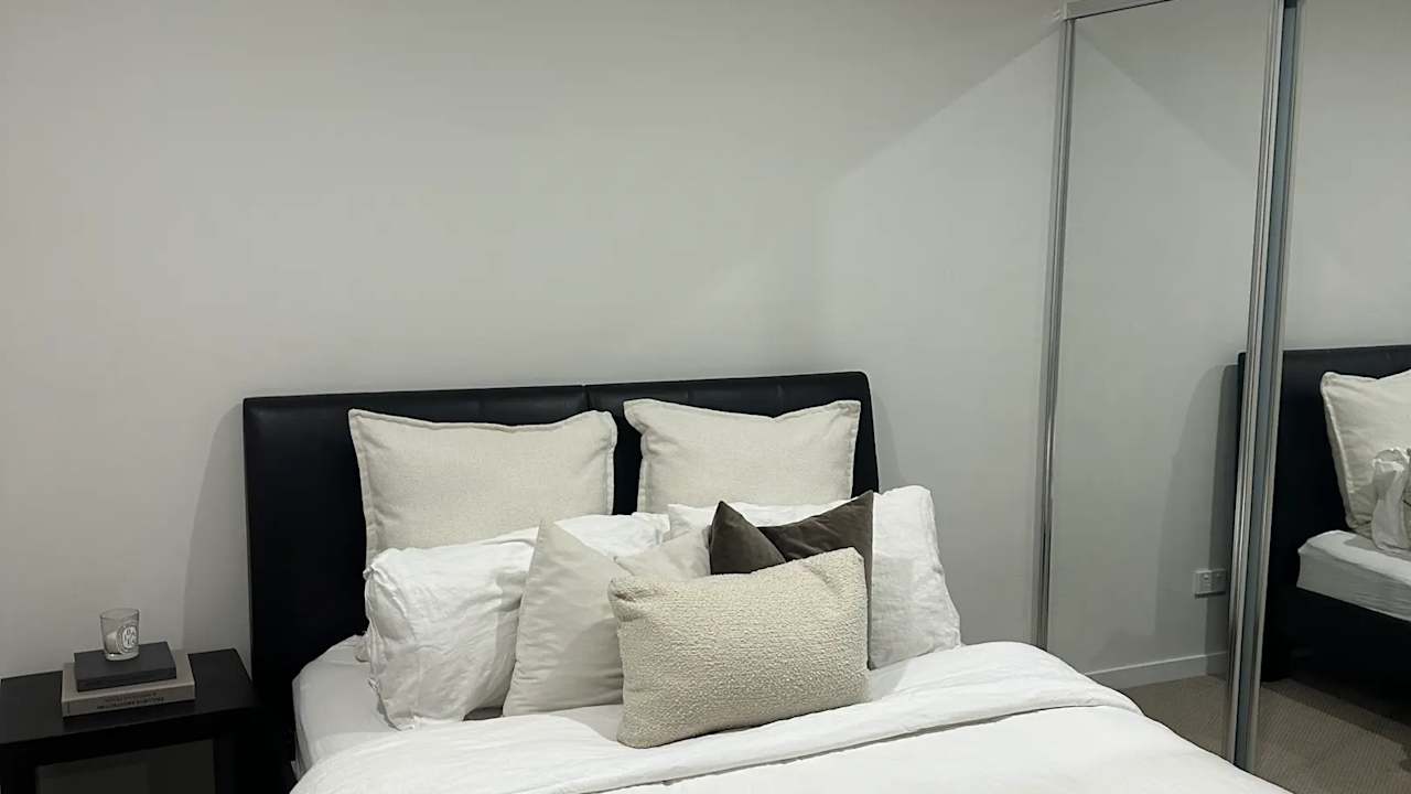 Unfurnished room with own bathroom