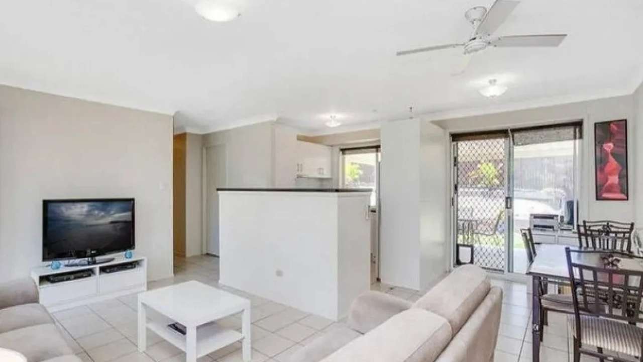 Room in a share house