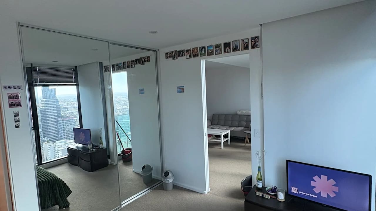 Furnished room with ensuite in a flatshare