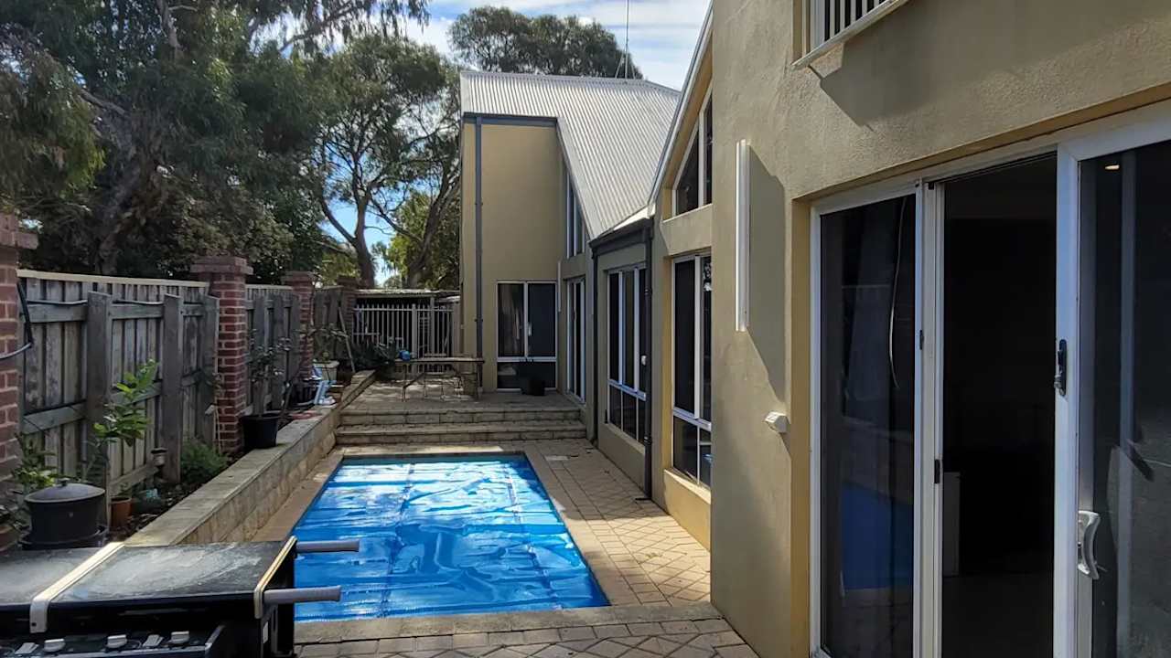 Furnished room in a share house