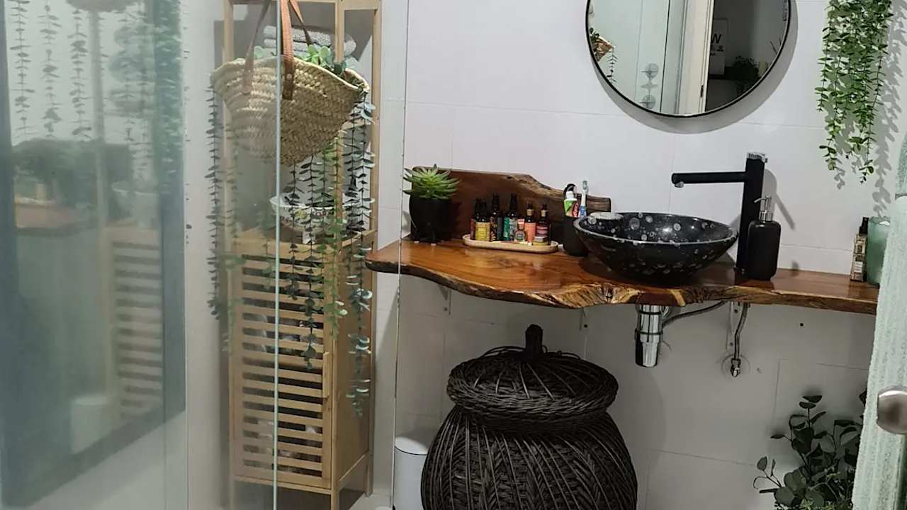 Room in a share house