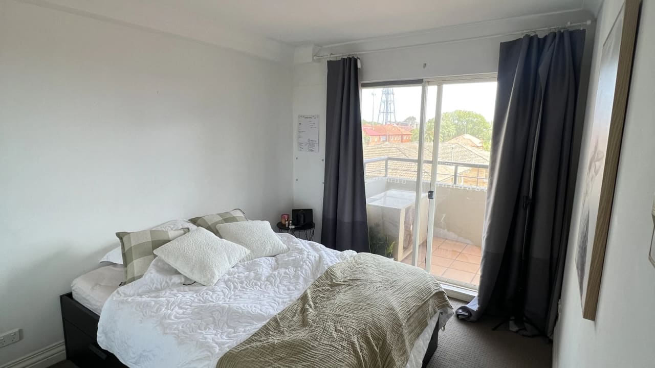 Furnished room with ensuite in a flatshare