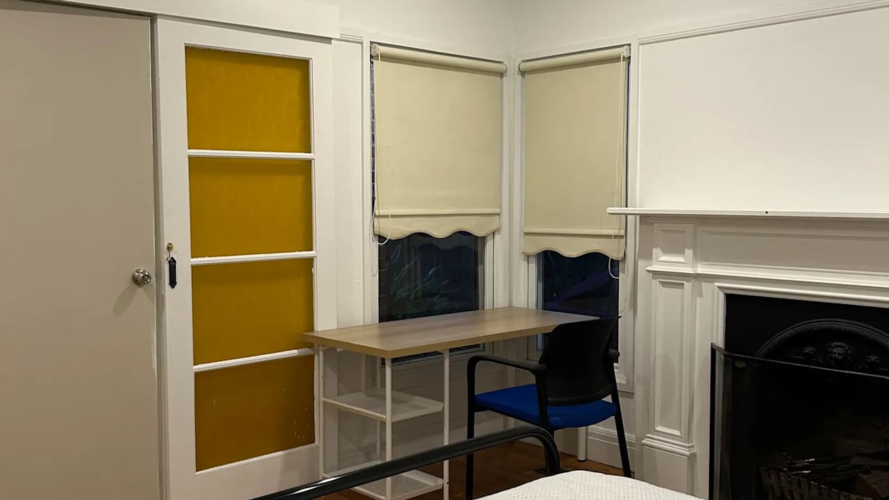 Room in a share house
