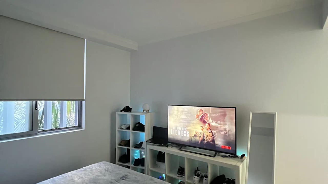 Furnished room with ensuite in a flatshare