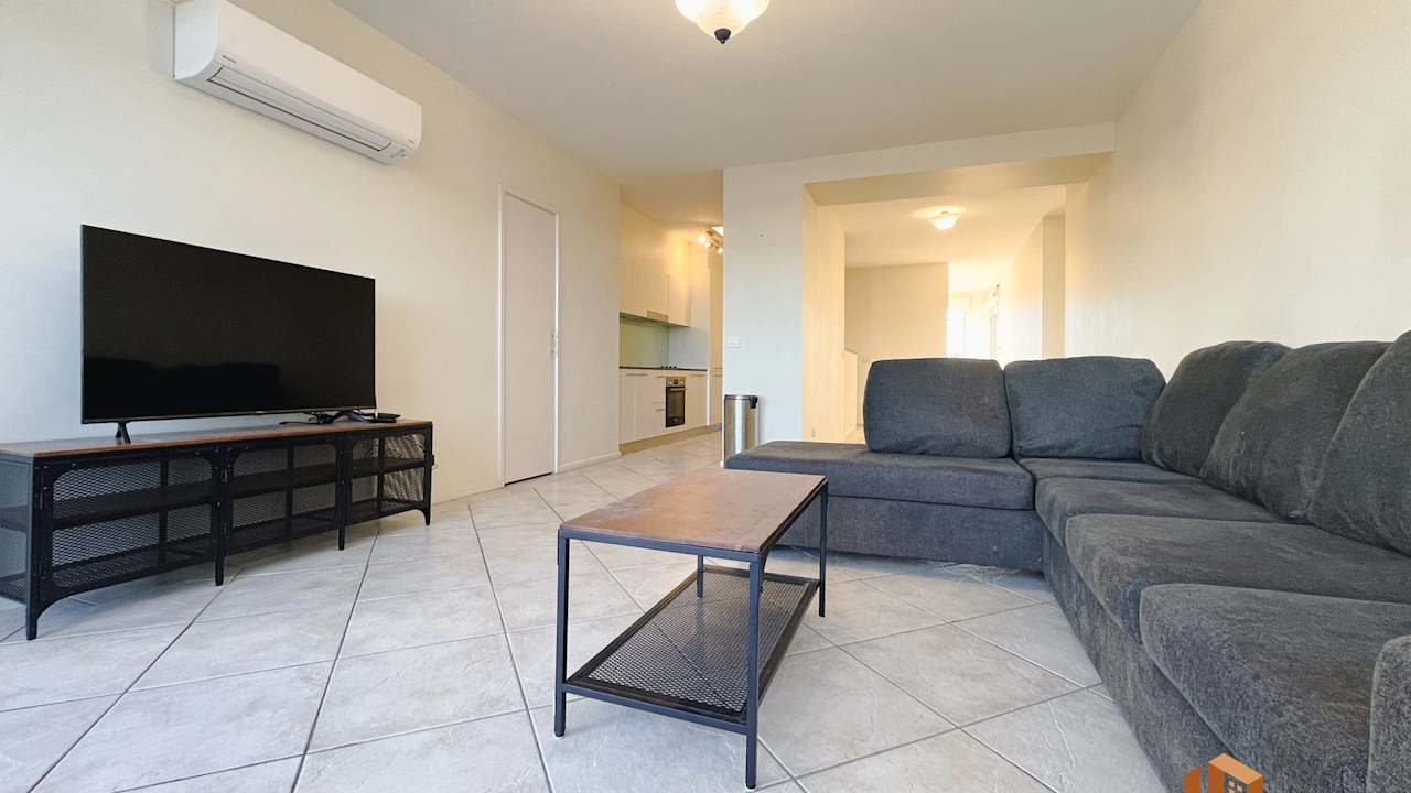 Furnished room with ensuite in a flatshare