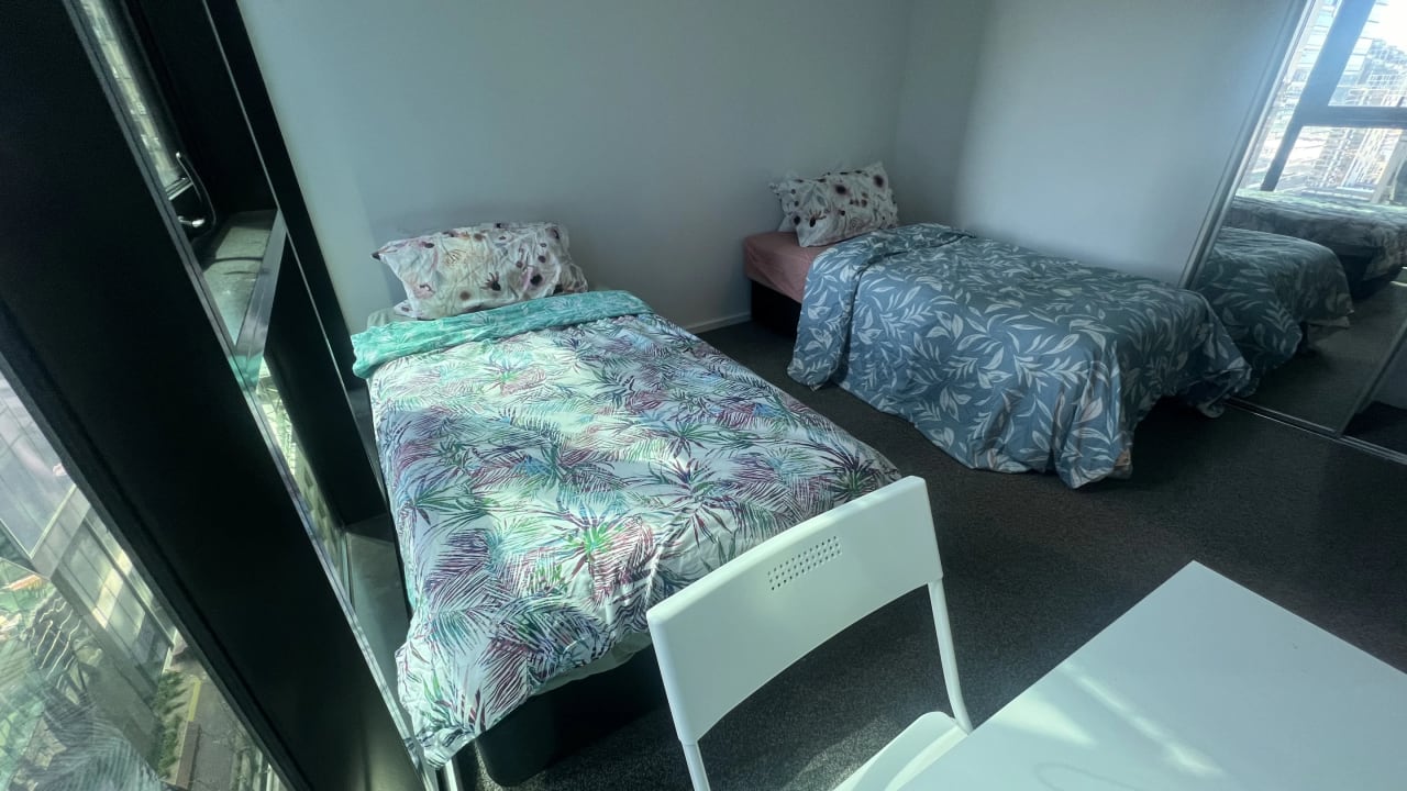Furnished room in a flatshare
