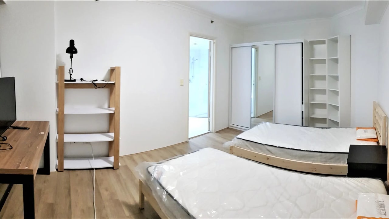 Furnished room with ensuite in a flatshare