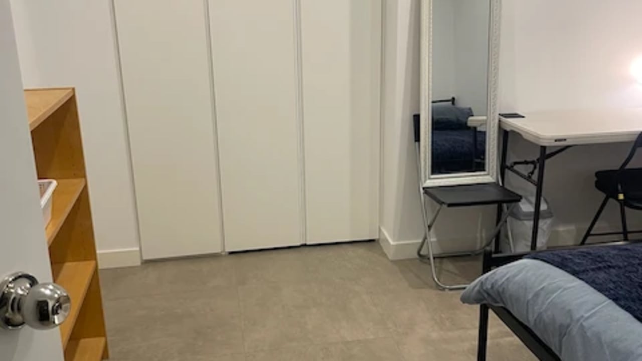 Furnished room in a flatshare
