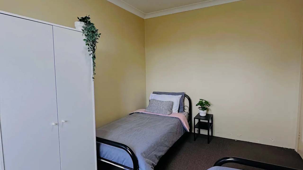Furnished room in a flatshare