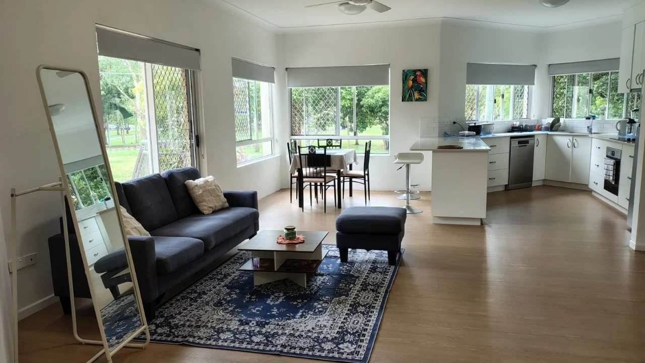 Furnished room in a flatshare