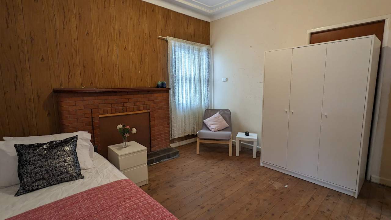 Furnished room in a share house