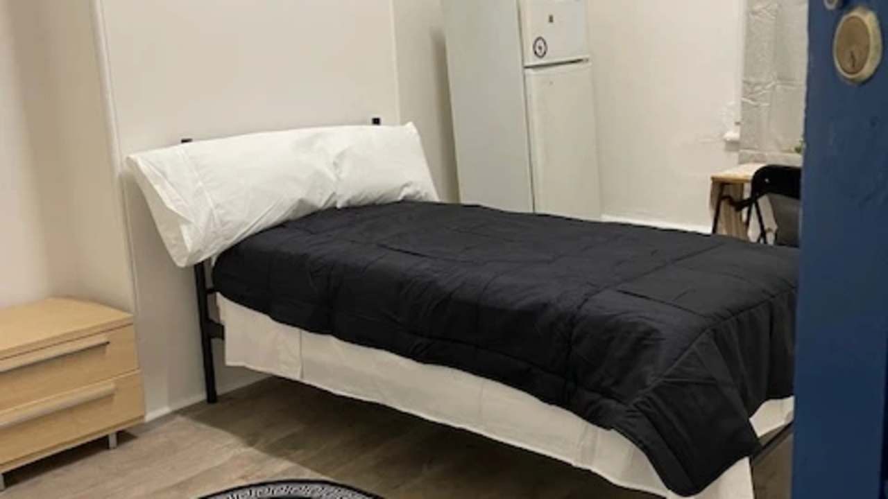 Furnished room in a share house