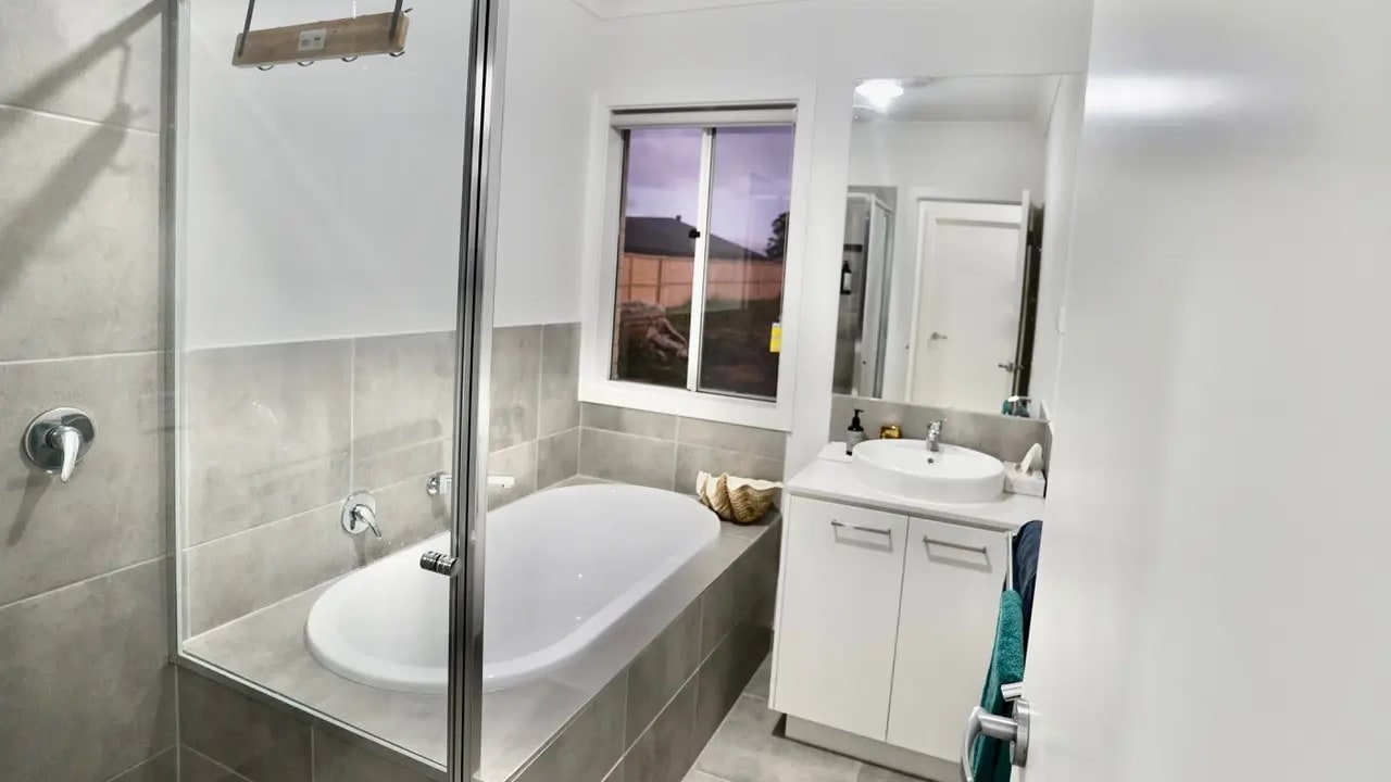 Furnished room in a share house