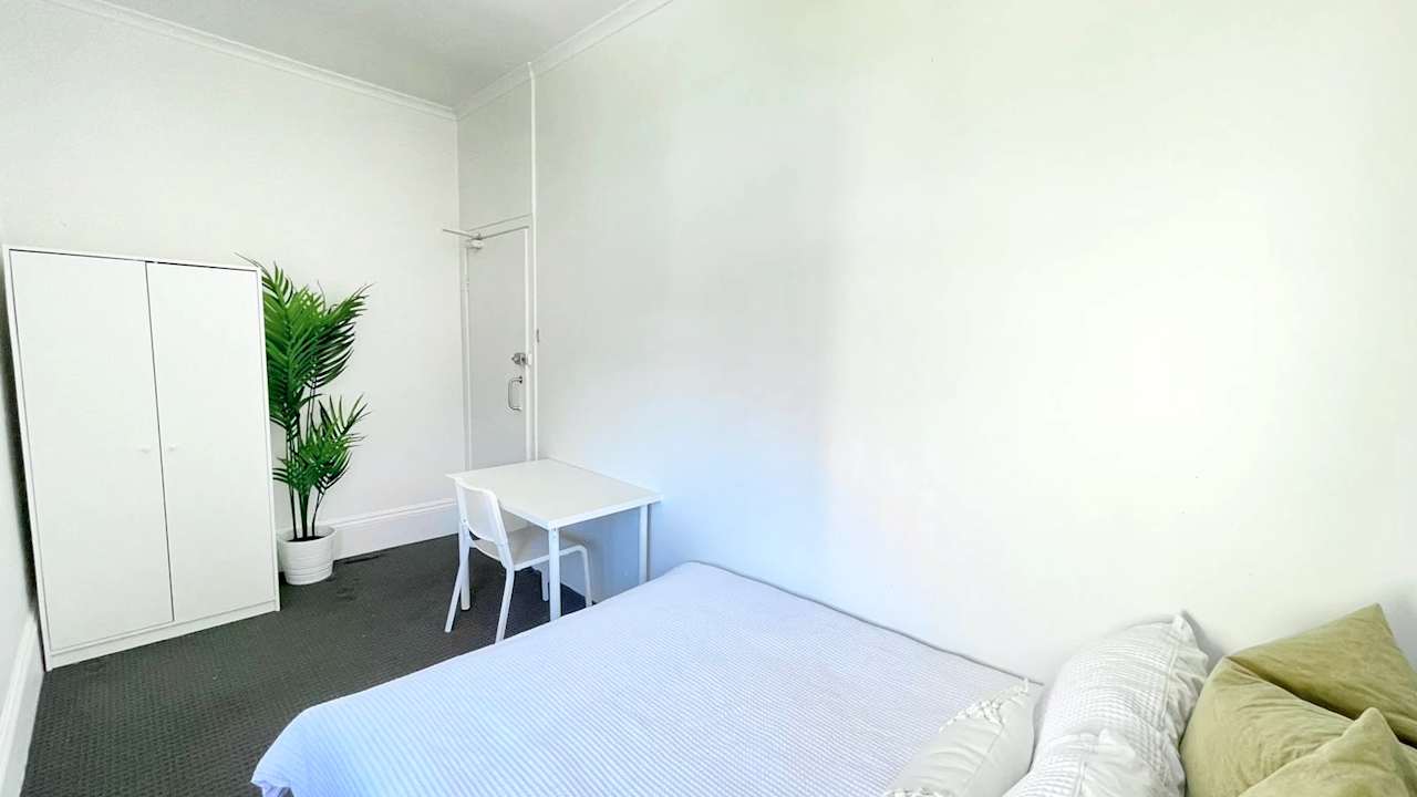 Room in a share house