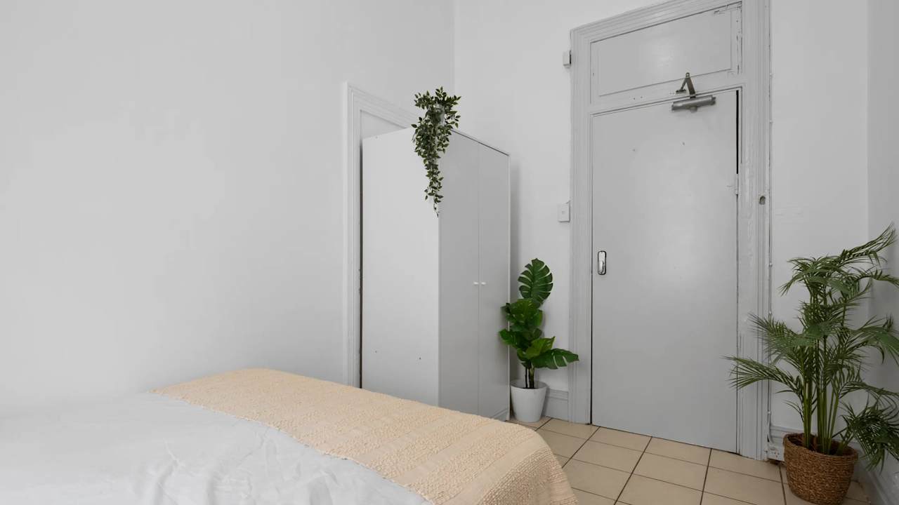 Furnished room in a share house