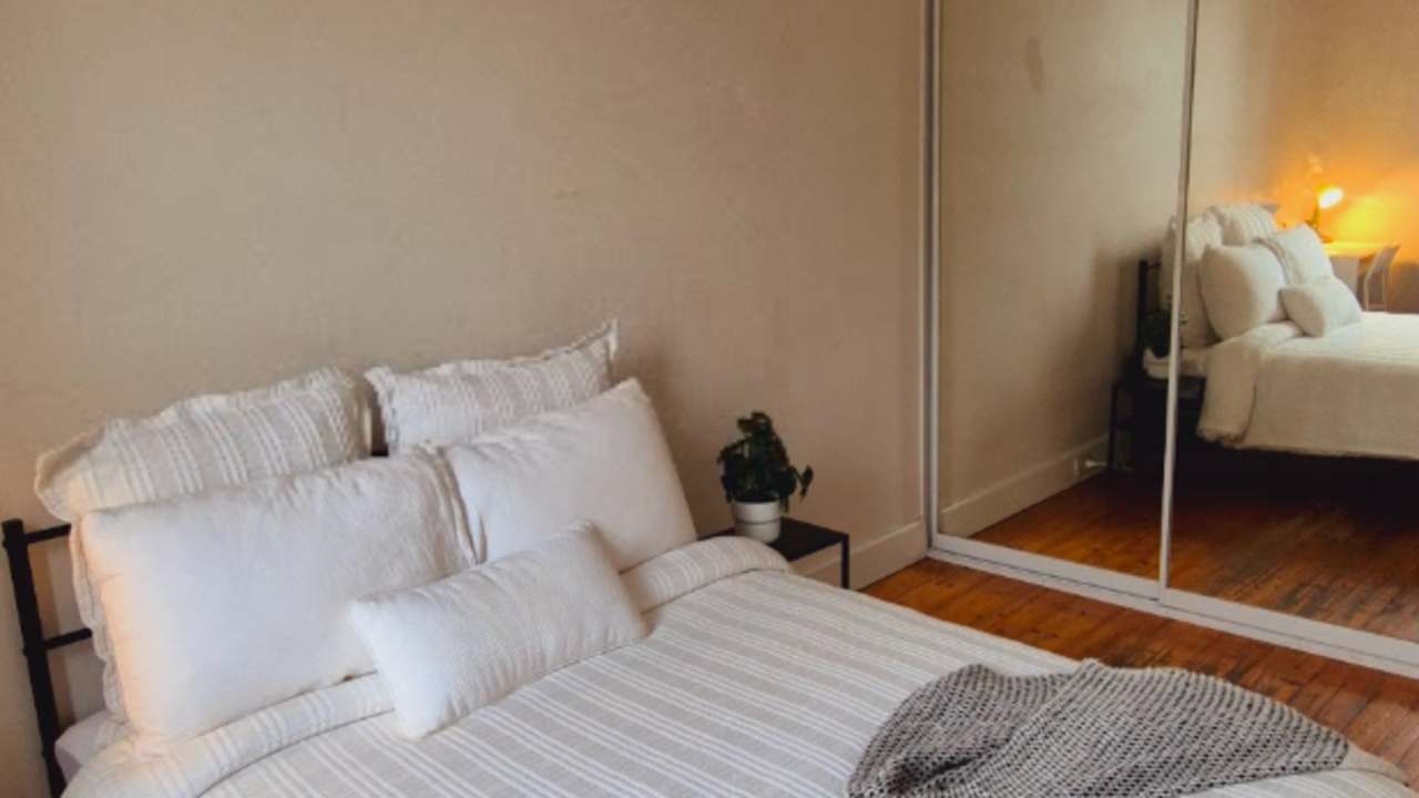 Furnished room in a flatshare