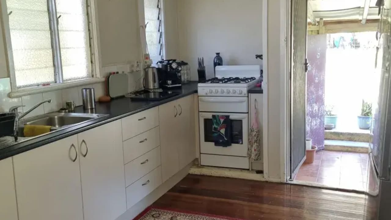 Room in a share house
