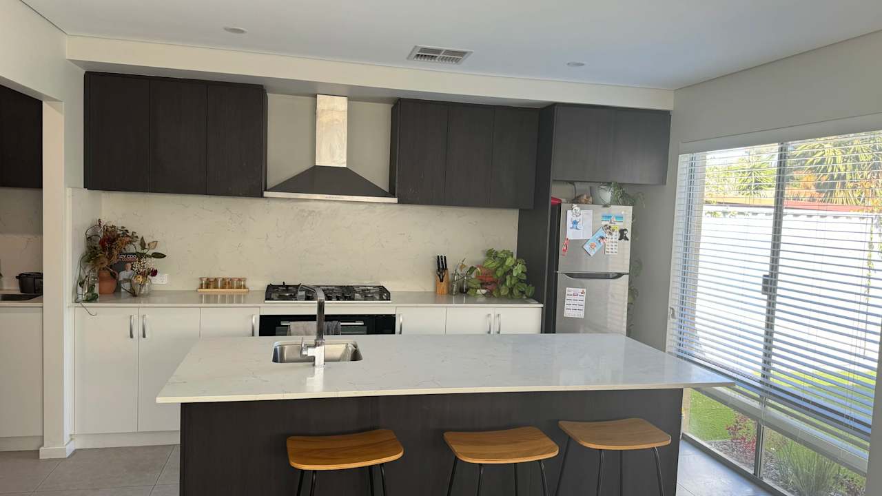 Room in a share house