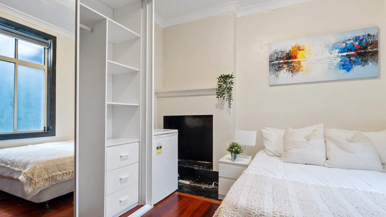 Furnished room in a share house
