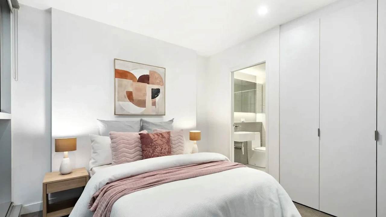 Furnished room with own bathroom