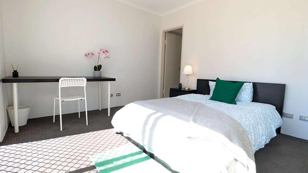 Furnished room in a flatshare