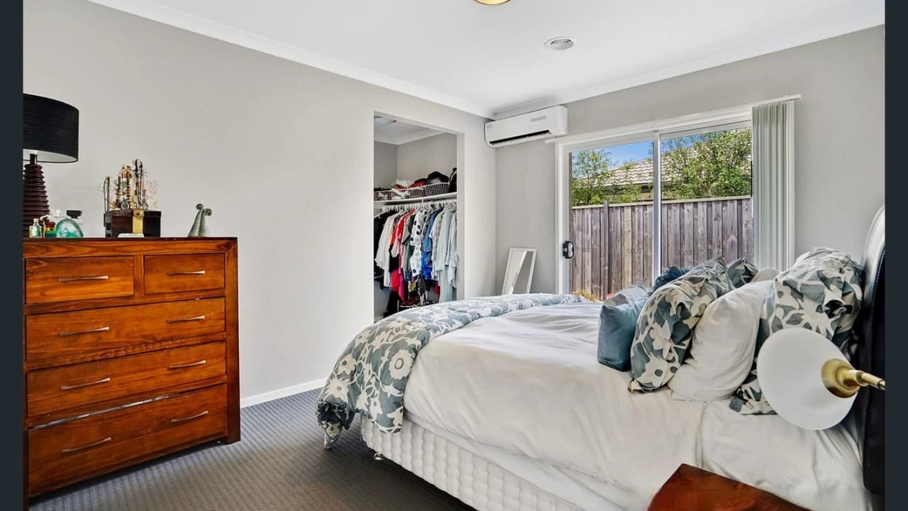 Furnished room in a share house