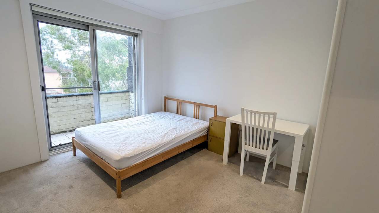 Furnished room in a flatshare