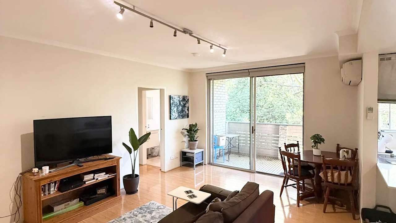 Unfurnished room in a flatshare