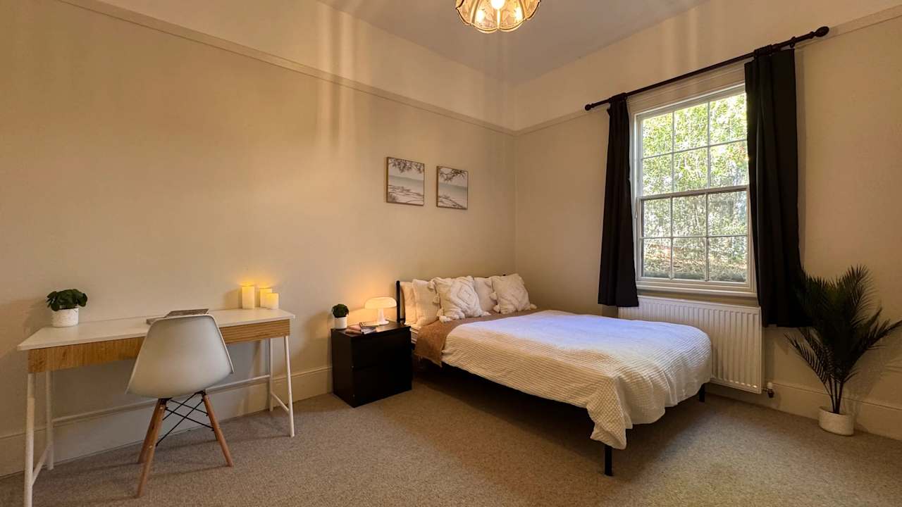 Furnished room in a share house