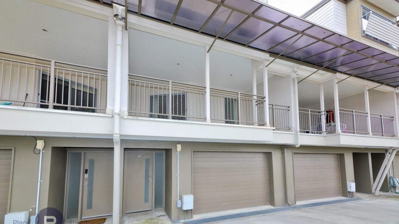 Unfurnished room in a flatshare