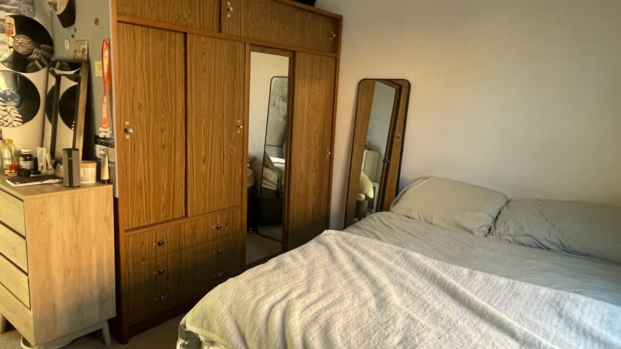 Room in a share house