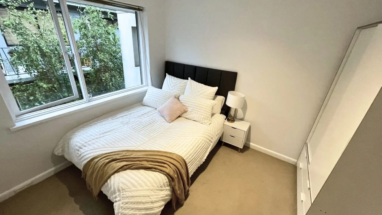 Furnished room in a flatshare