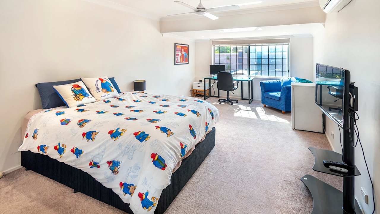 Furnished room in a share house