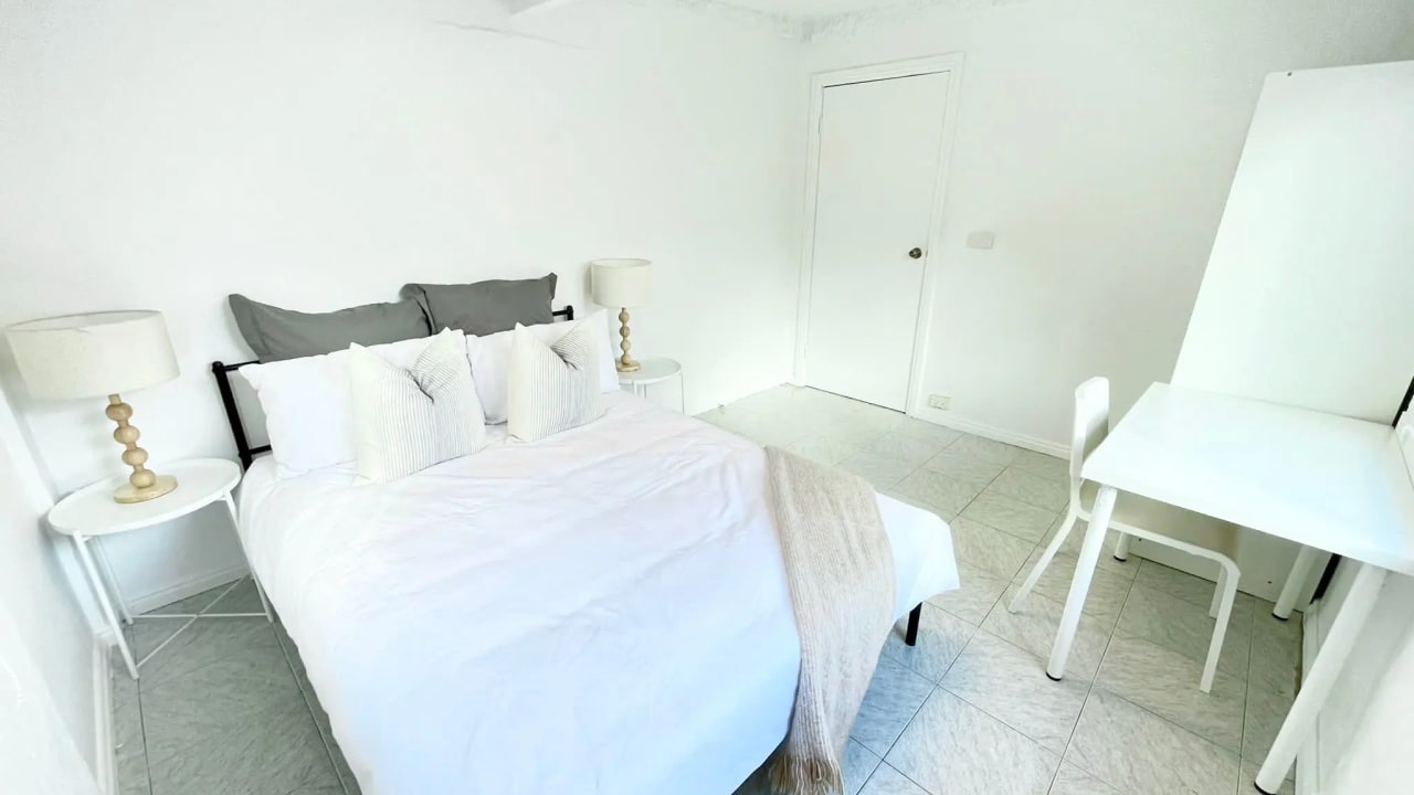 Room in a share house