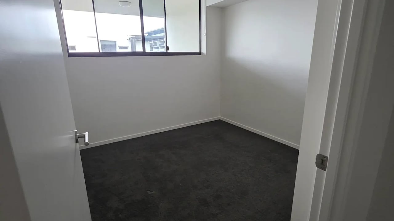 Unfurnished room with own bathroom