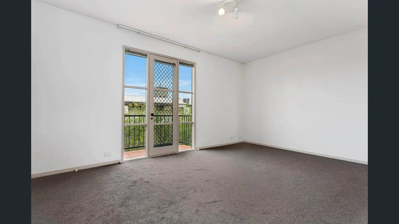Unfurnished room in a flatshare