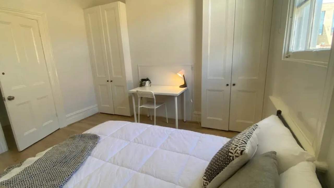 Furnished room in a share house