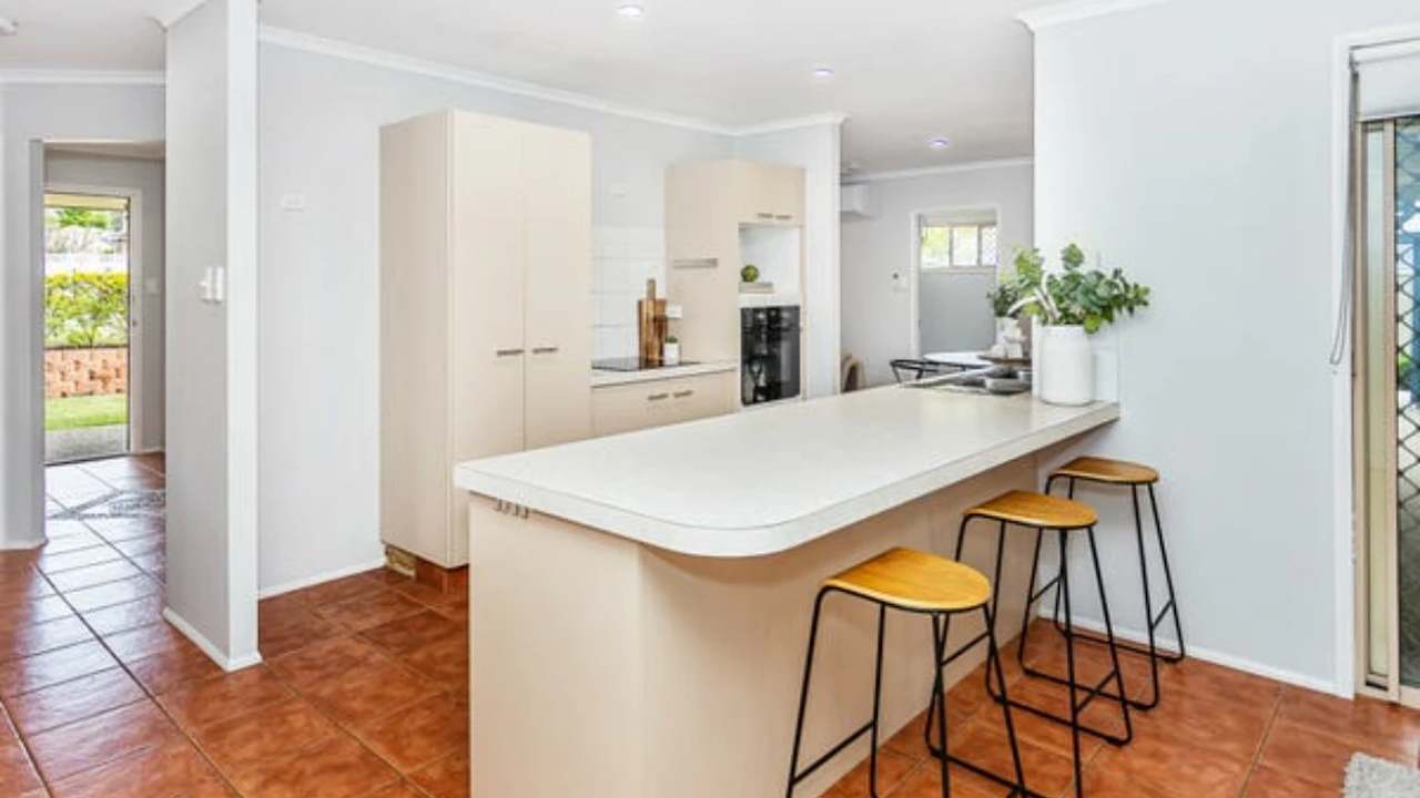 Room in a share house