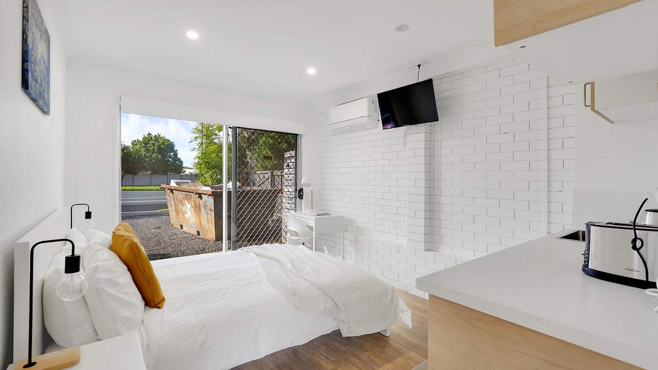 Furnished room with own bathroom