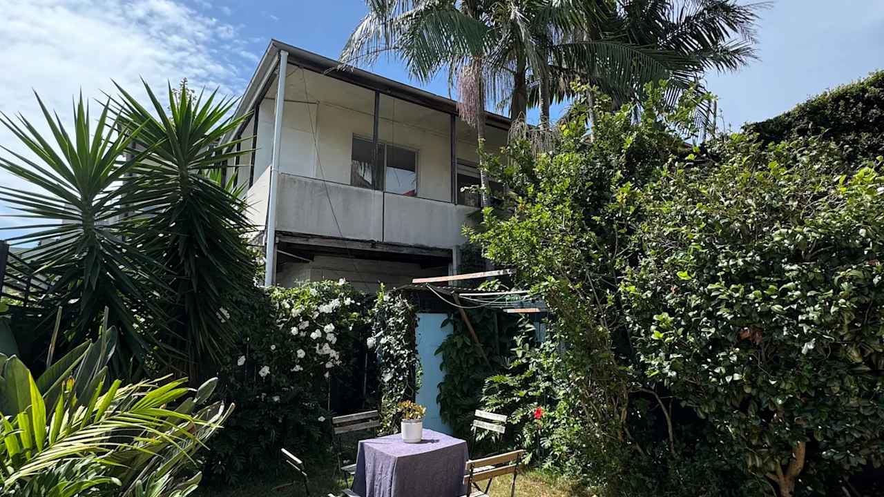 Room in a share house